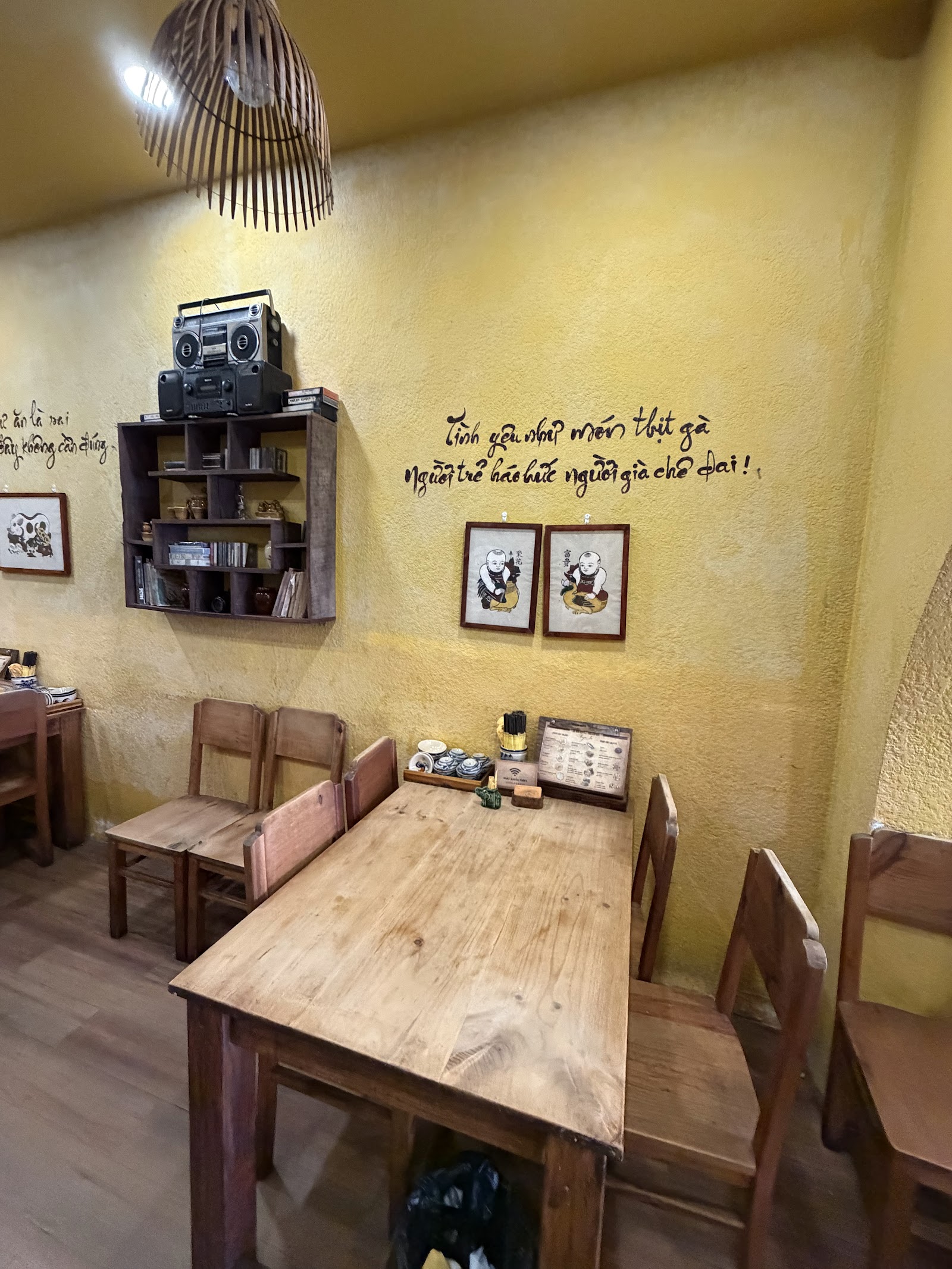 Inside the tiny Thím Bi shop (pending the venue photo pass)