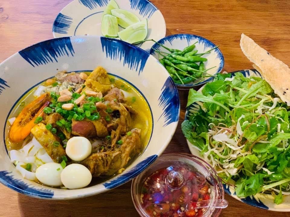 The thố of broth poured at the table (pending the venue photo pass)