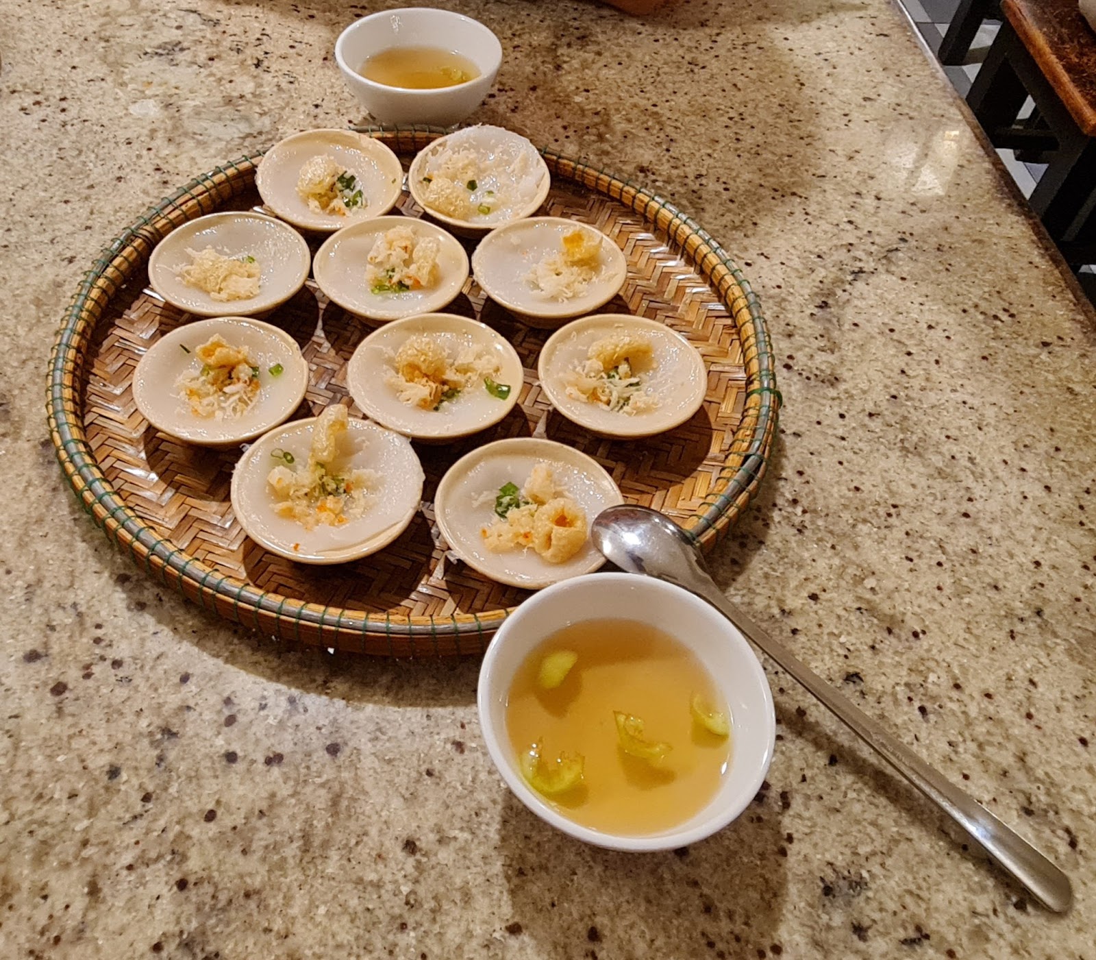 Tô bún bò Huế best-seller (đang chờ đợt chụp ảnh)