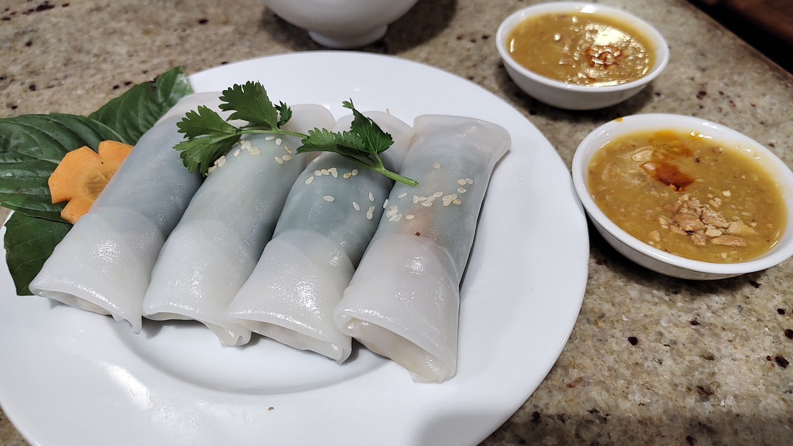 Nem lụi và bánh nậm (đang chờ đợt chụp ảnh)