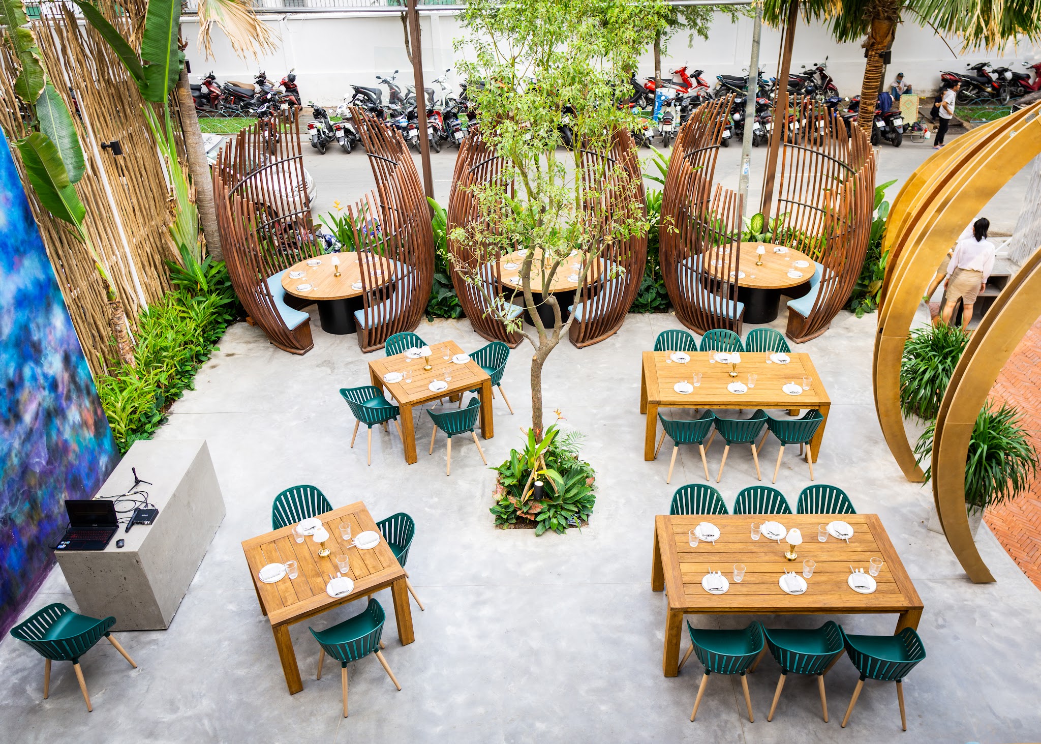 Mặt tiền Ngọc Sương Seafood & Bar, 8 Nguyễn Siêu