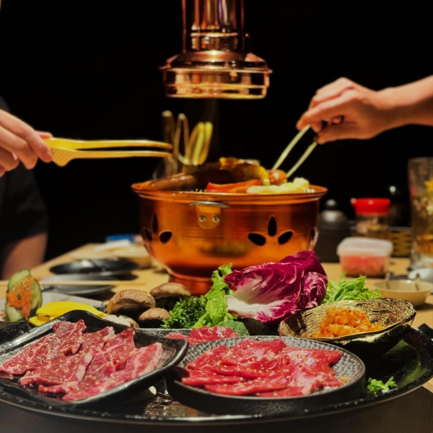 Thịt nướng trên bếp than tại NIKUTARO