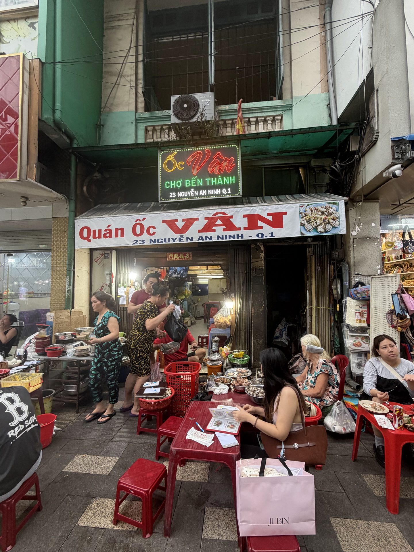Mặt tiền Ốc Vân ban ngày, 23 Nguyễn An Ninh