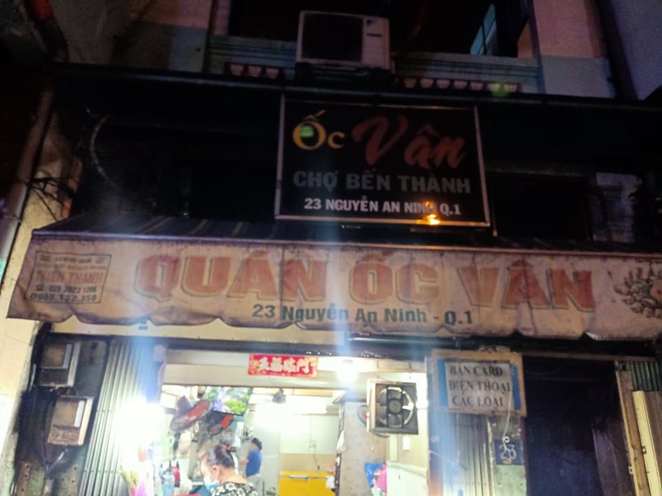 Mặt tiền Ốc Vân về đêm, 23 Nguyễn An Ninh