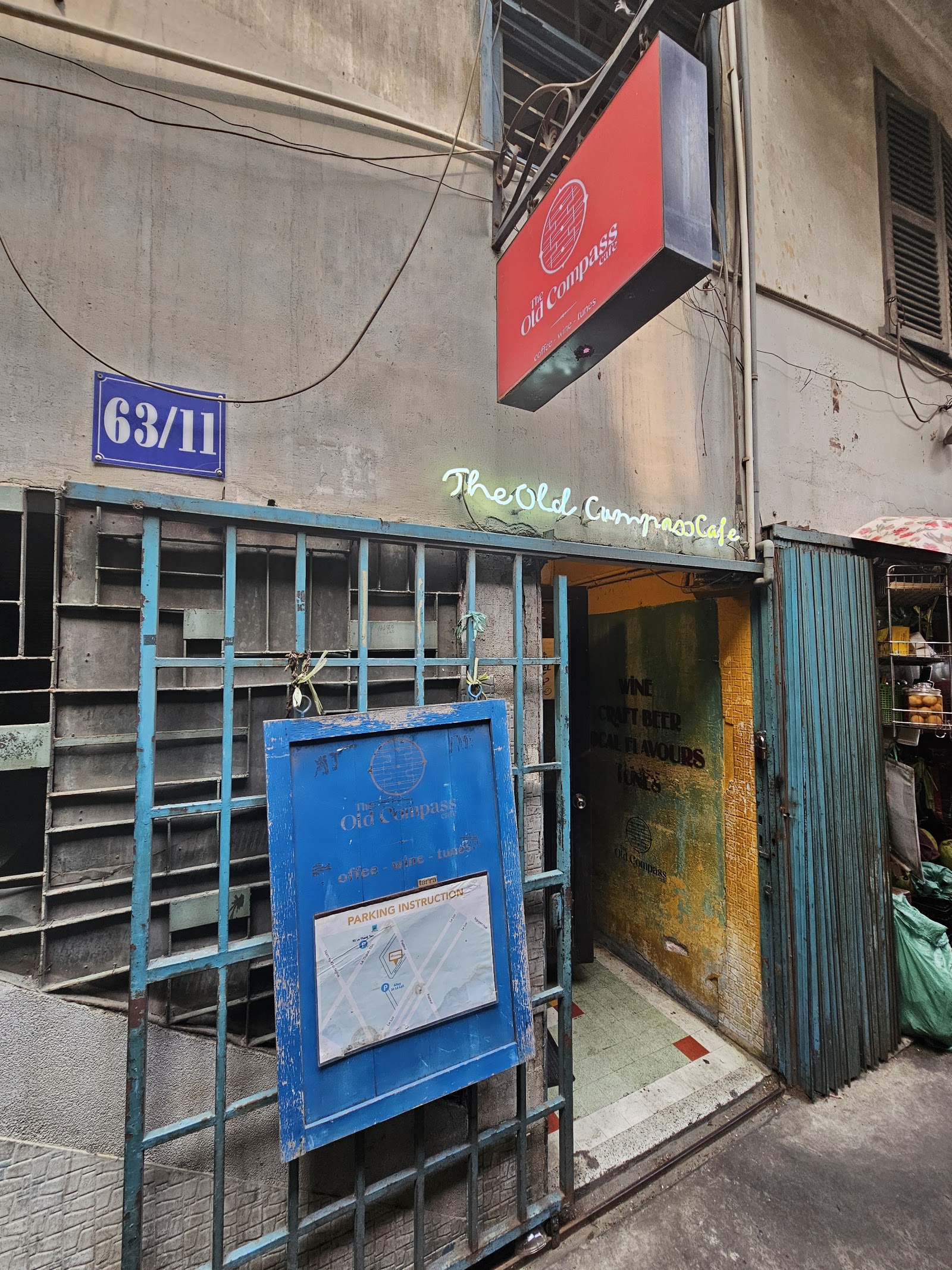 The hand-painted stairwell sign