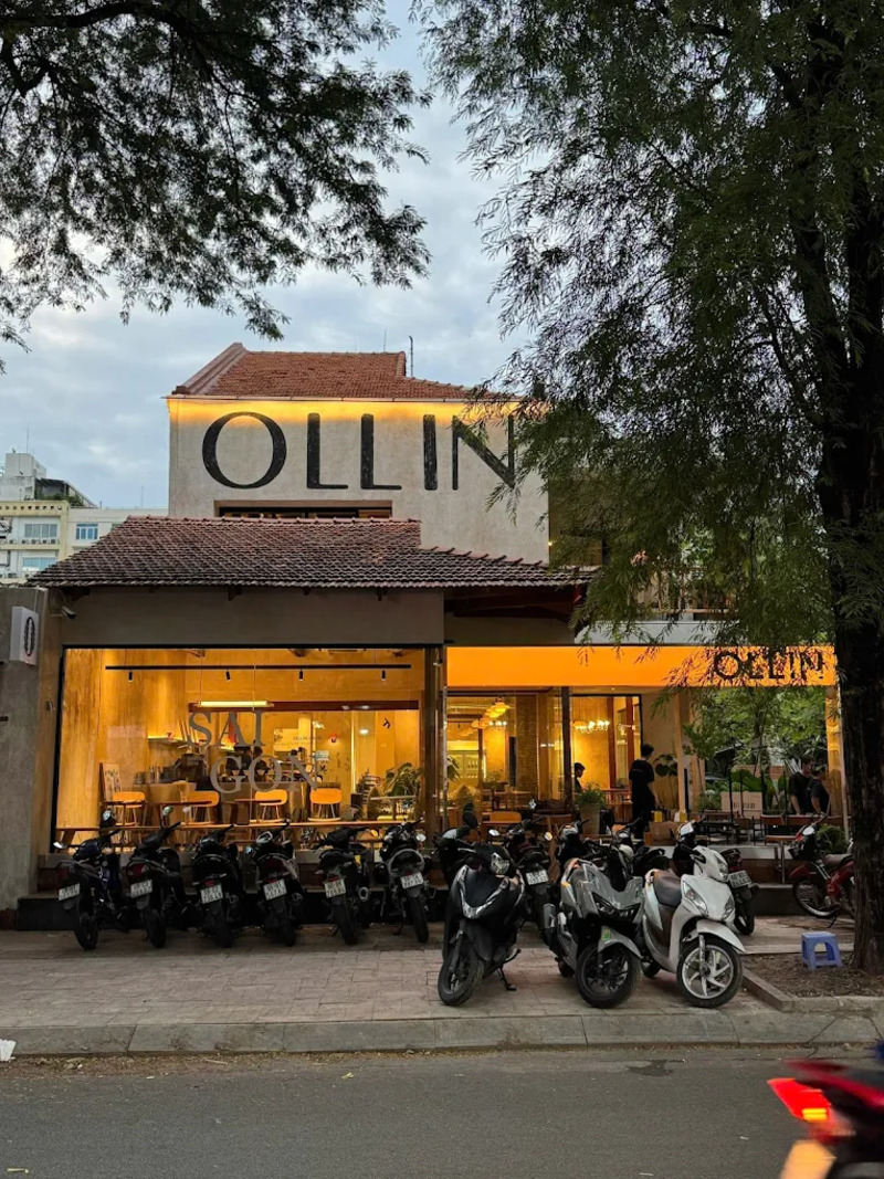 Mặt tiền OLLIN Café 180 Nguyễn Văn Thủ: nhà phố di sản, chữ OLLIN serif khổng lồ, mặt kính hổ phách