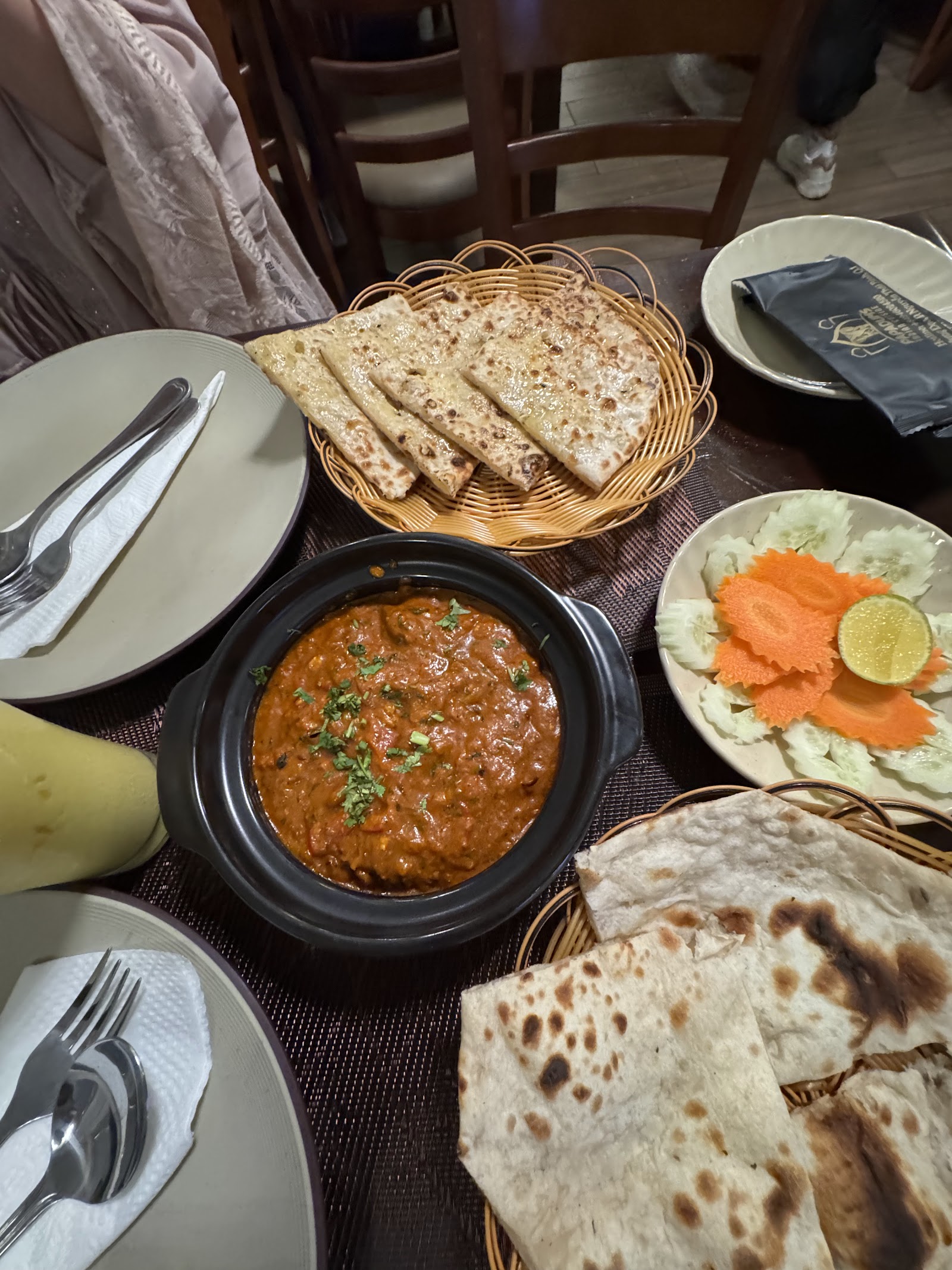 Mâm món Ấn Độ tại Papadums