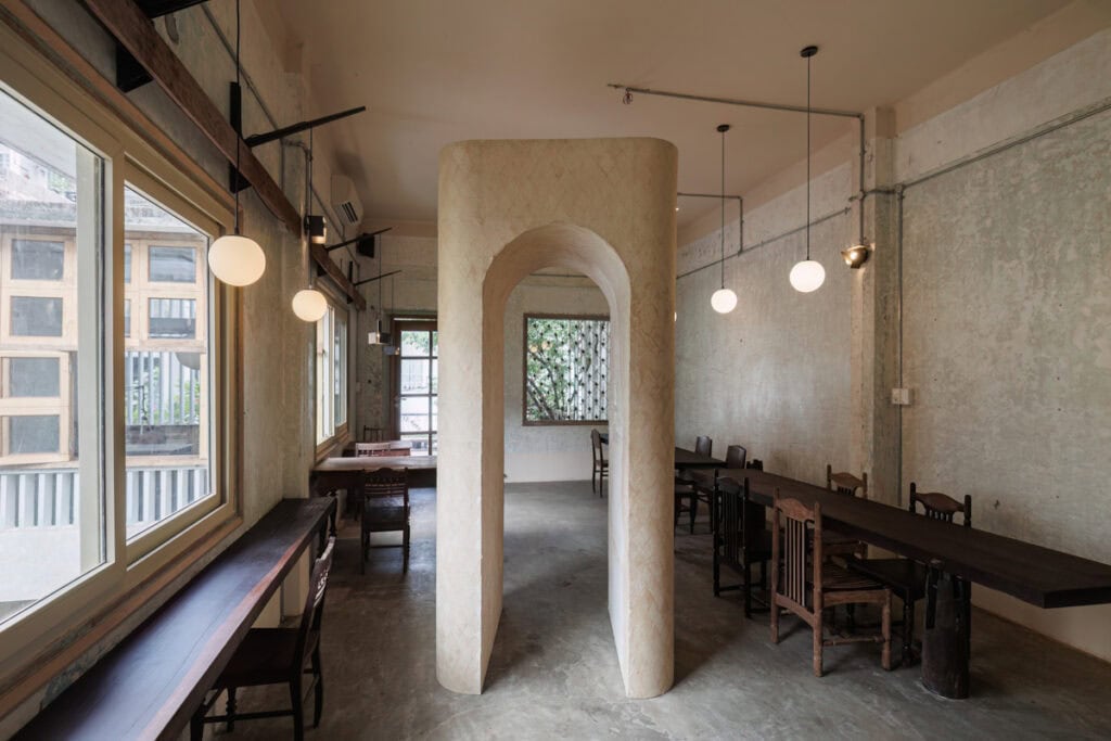 Vòm điêu khắc trong biệt thự PATIO CAFÉ
