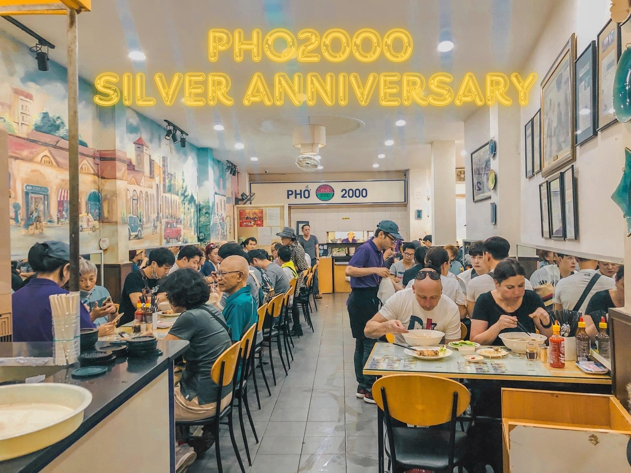 Phòng ăn Phở 2000 dịp kỷ niệm