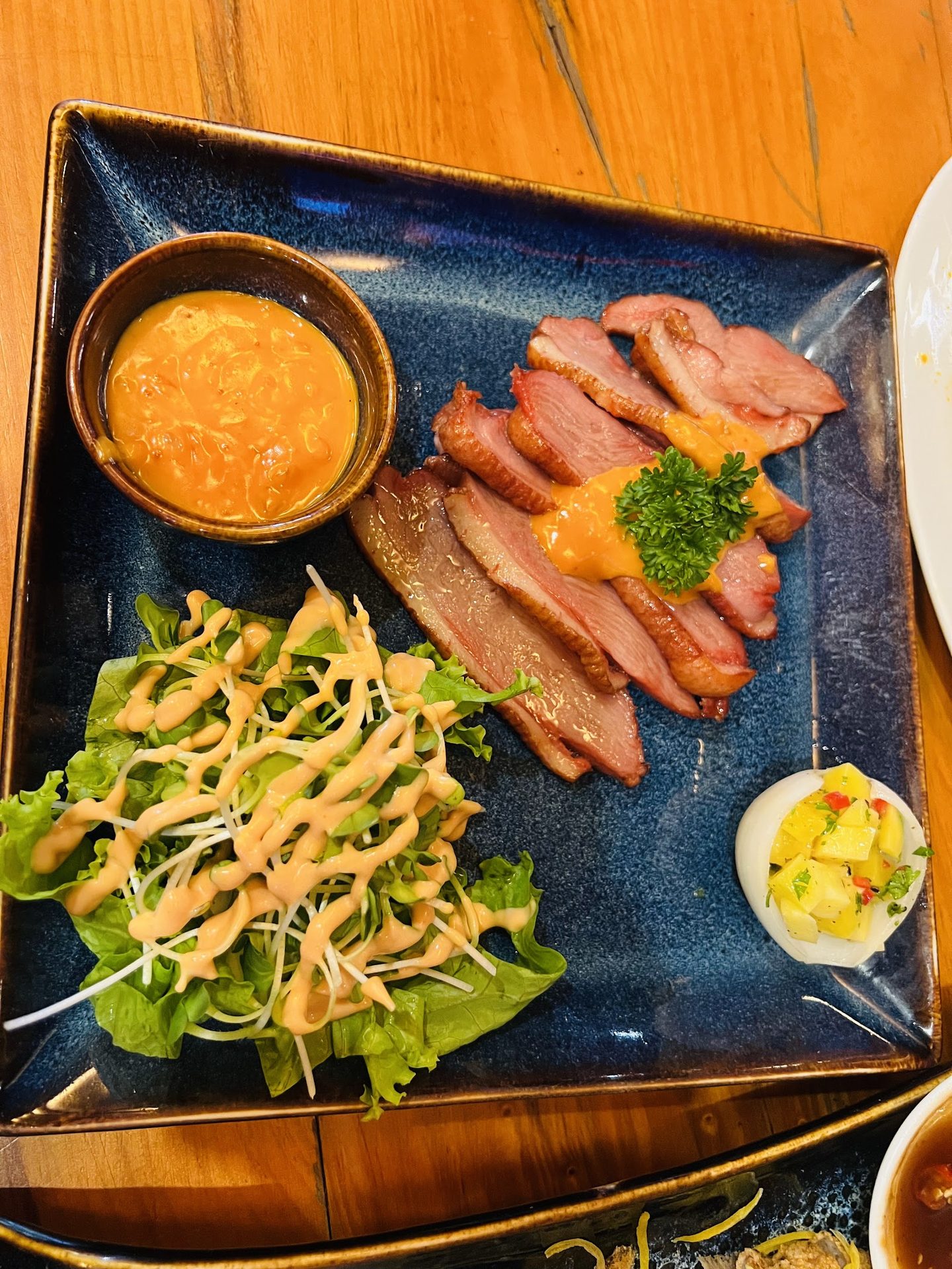 Thịt nguội và salad
