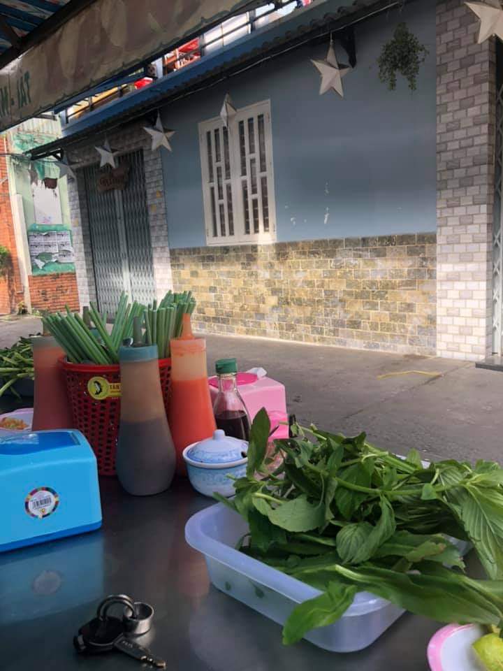Sidewalk pho stall, 457 Nhat Tao — photo from Google Maps