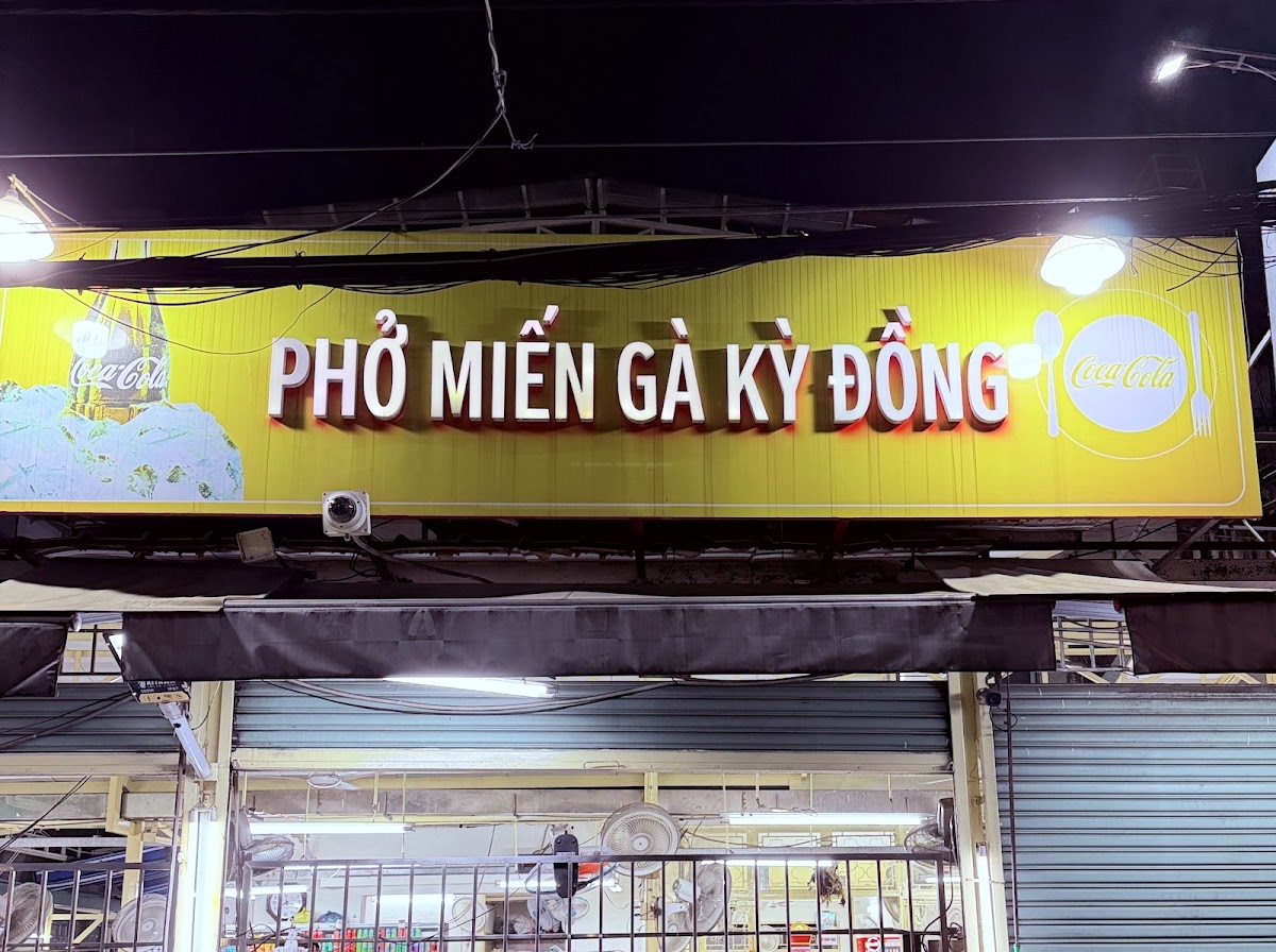 Gói giấy ăn in chữ "PHỞ – MIẾN GÀ Kỳ Đồng"
