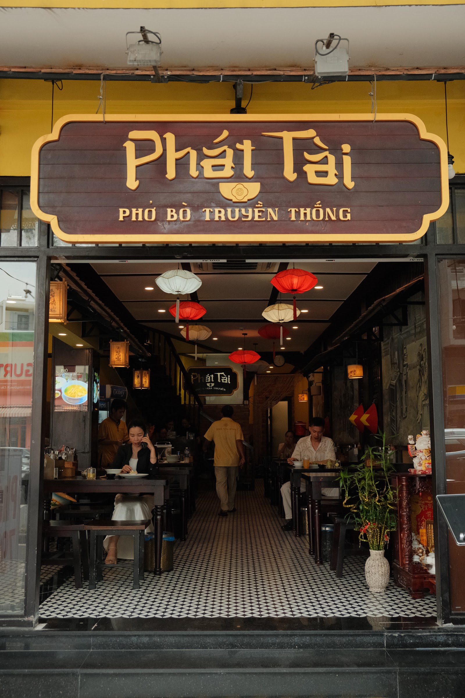 Mặt tiền Phở Phát Tài — 34–36 Trần Hưng Đạo, Quận 1