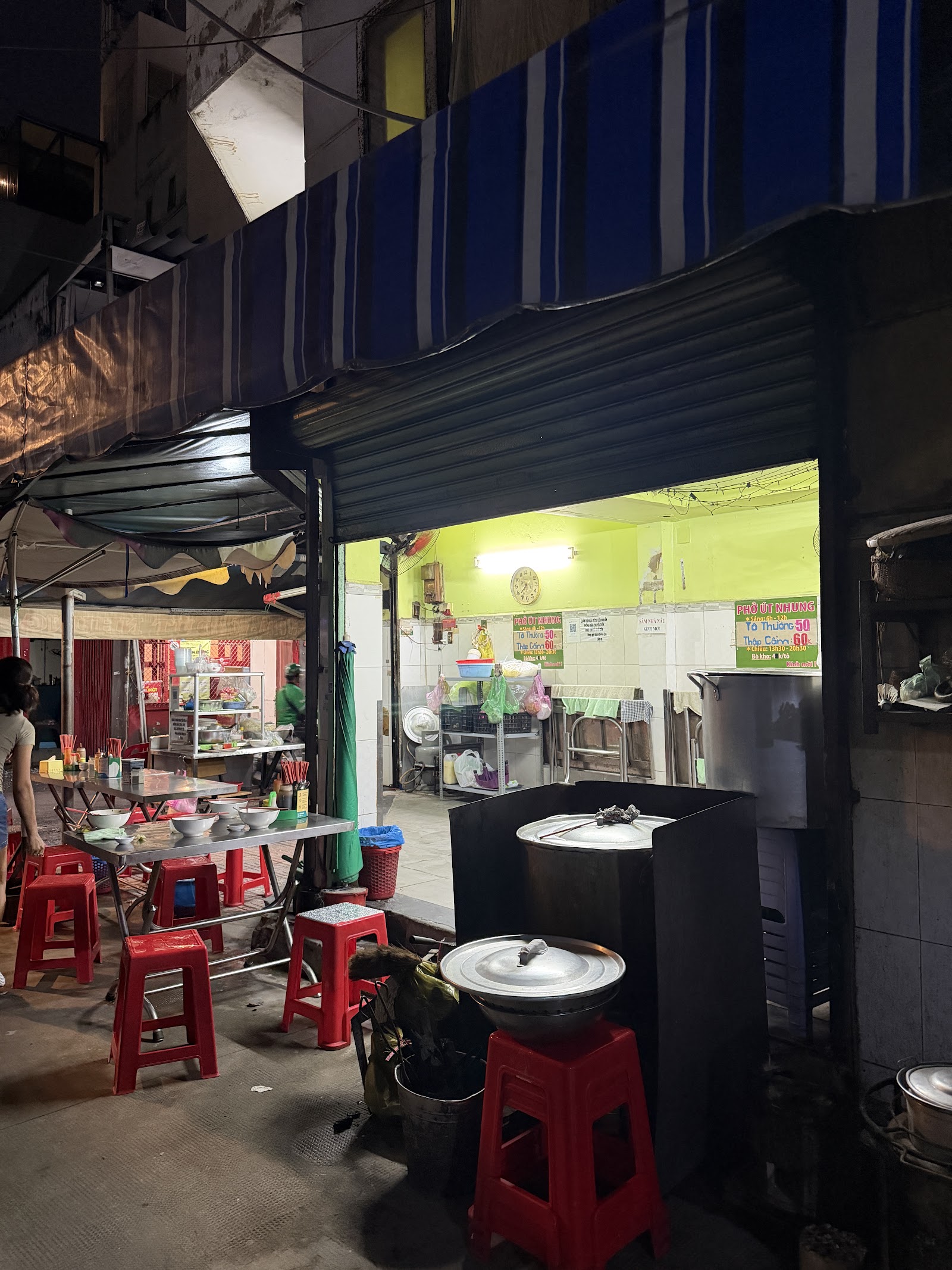 Đầu hẻm 109 Nguyễn Thiện Thuật — lối vào quán Phở Út Nhung