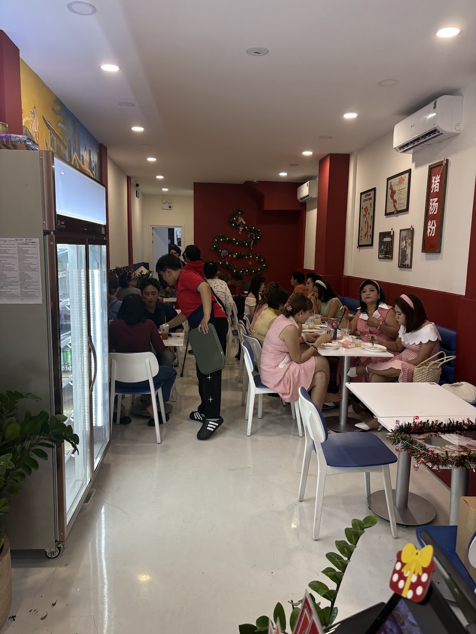 Chén cháo nóng của Pin Wei (đang chờ đợt chụp ảnh)