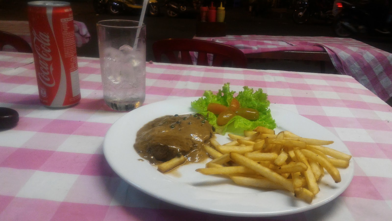 Pepper steak with fries