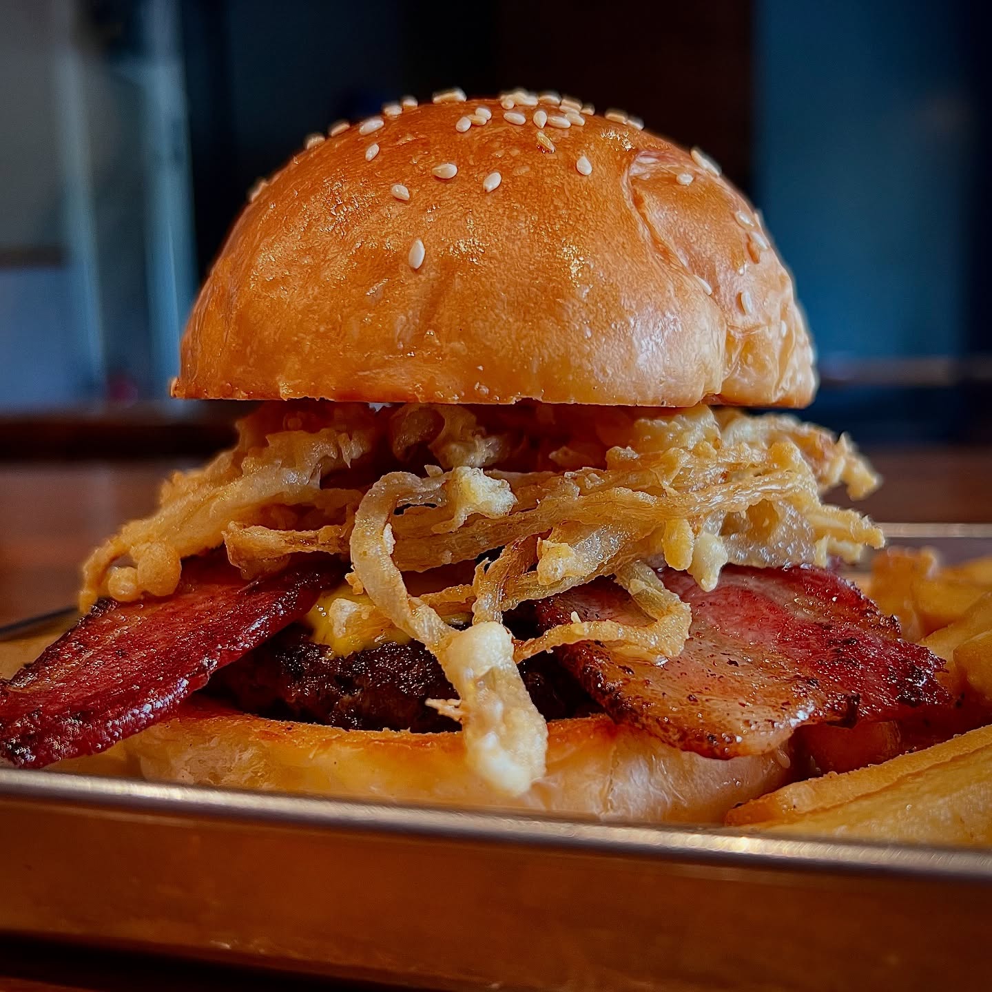 Burger thịt xông khói cận cảnh