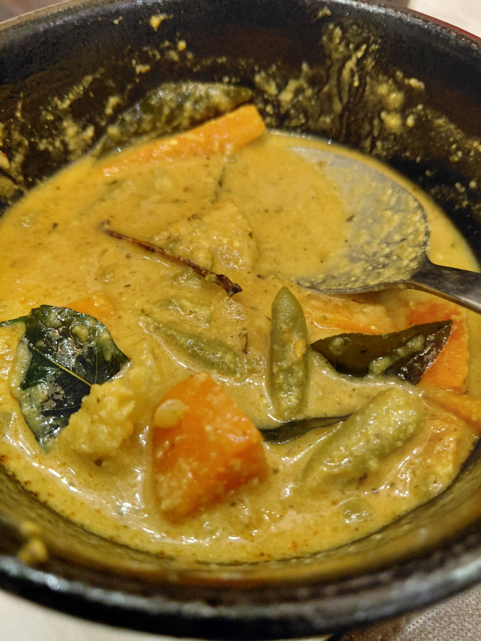 Saffron vegetable curry