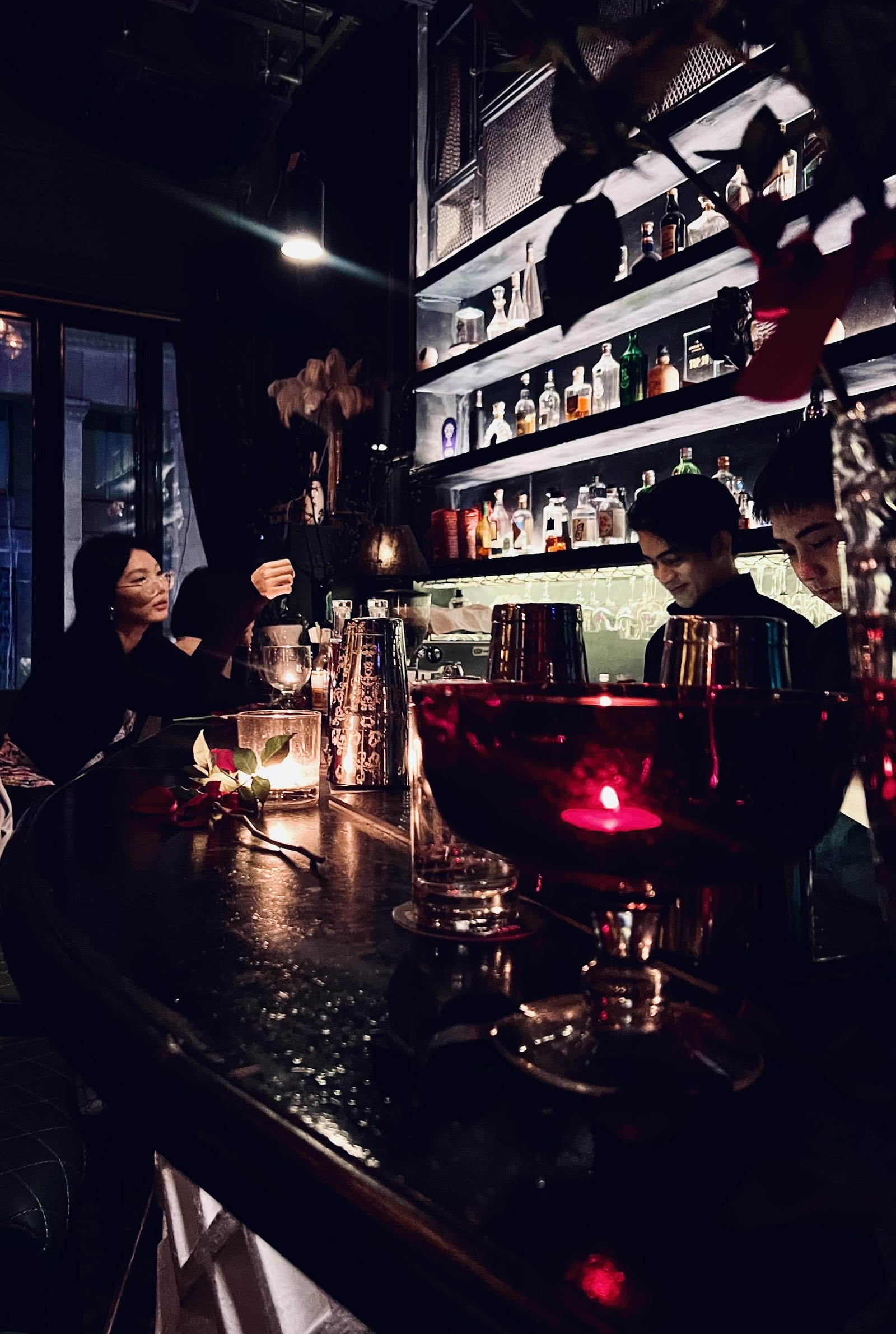 Quầy bar Snuffbox trong ánh nến