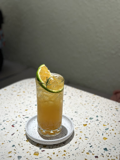 Ly trà trái cây của Sole Saigon