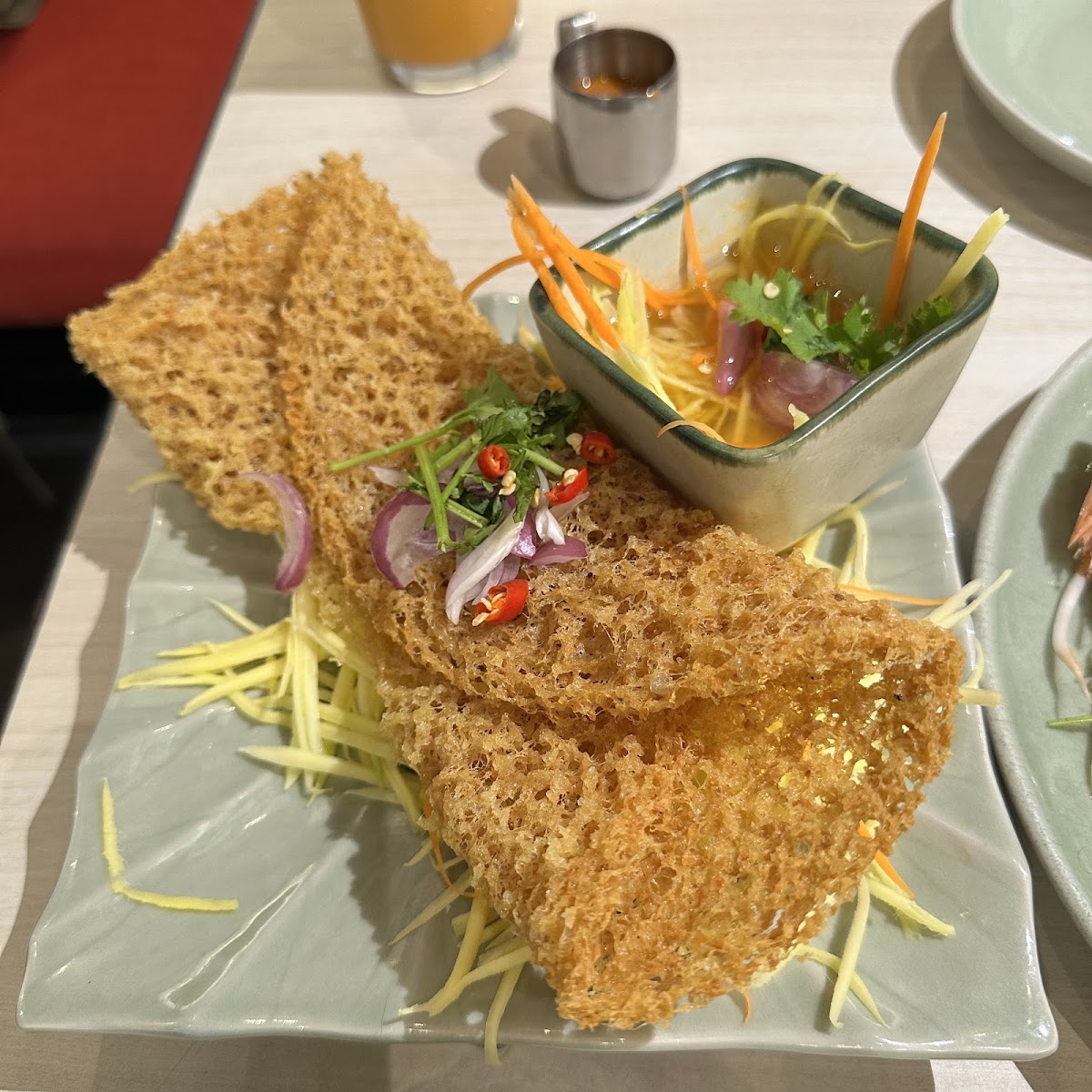 Món giòn với gỏi xoài