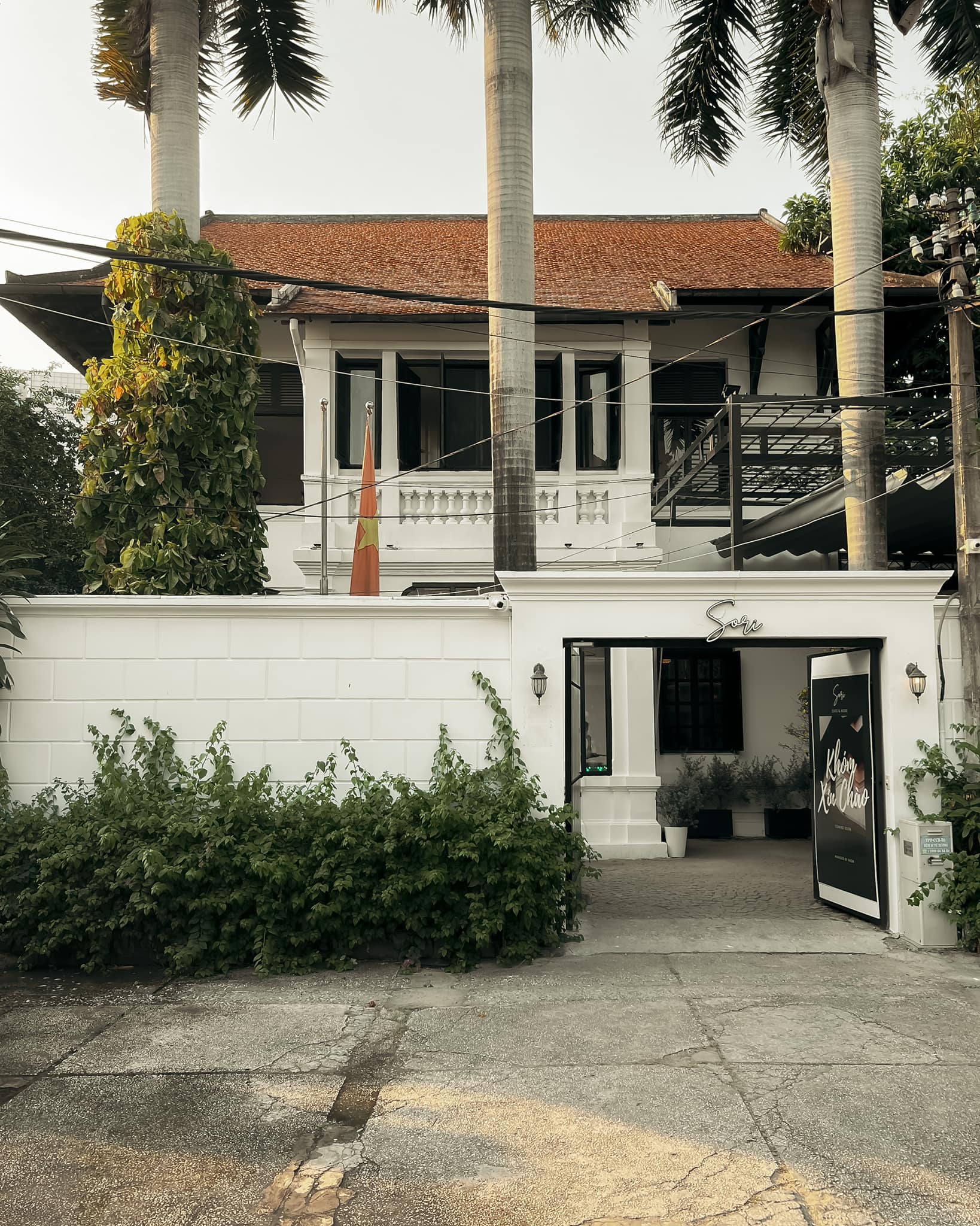 Sori Cafe & More — the facade: white villa, red tile roof, the Sori gate sign