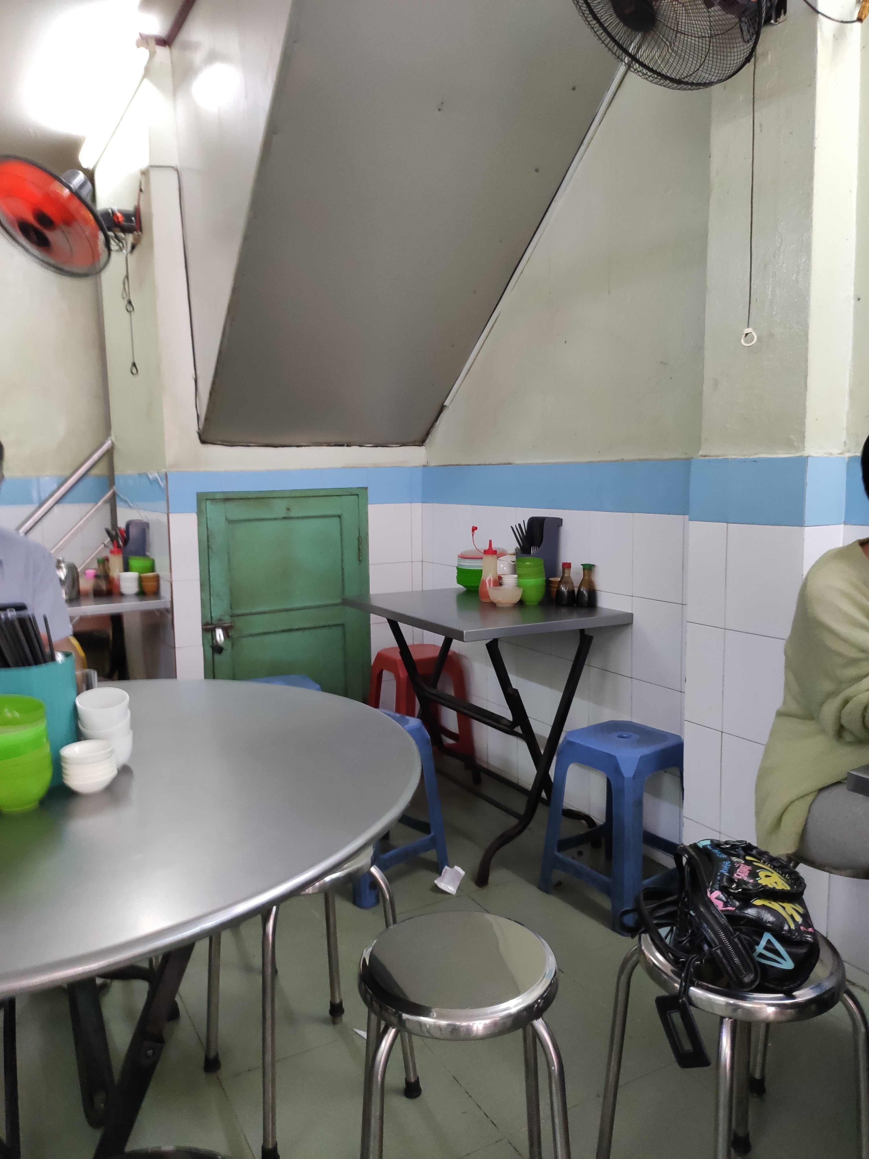 Xửng hấp tờ mờ sáng tại Tân Sanh Hoạt