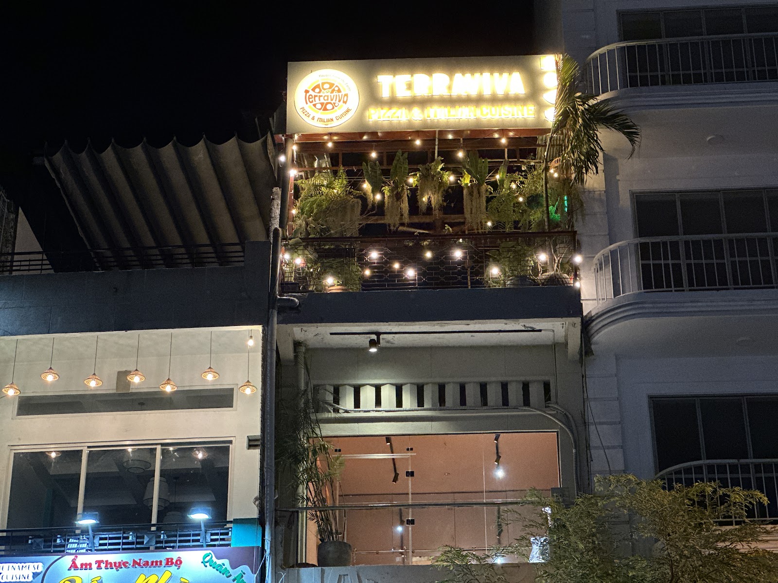 Mặt tiền Terraviva về đêm