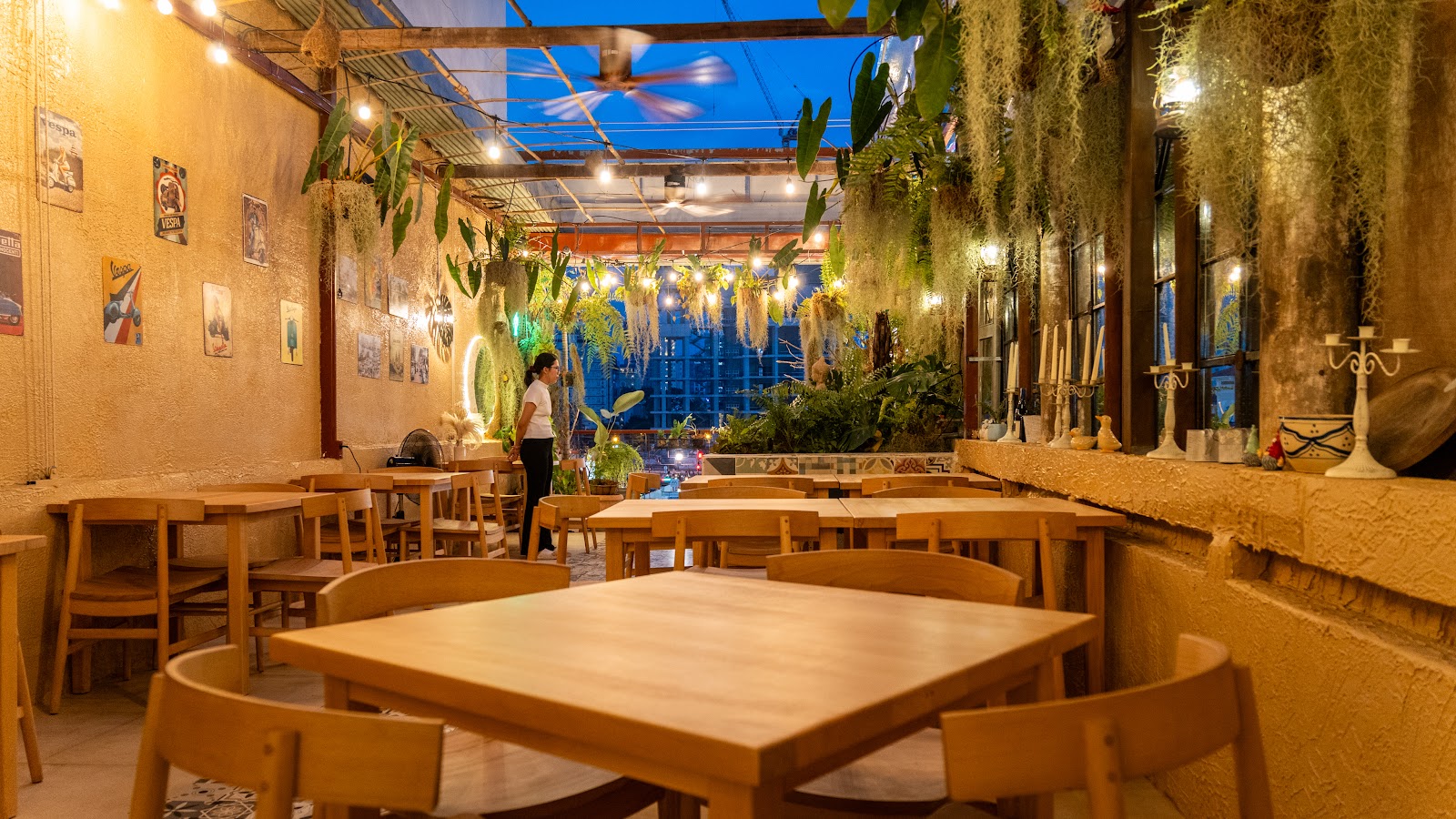 Sân thượng Terraviva ban ngày