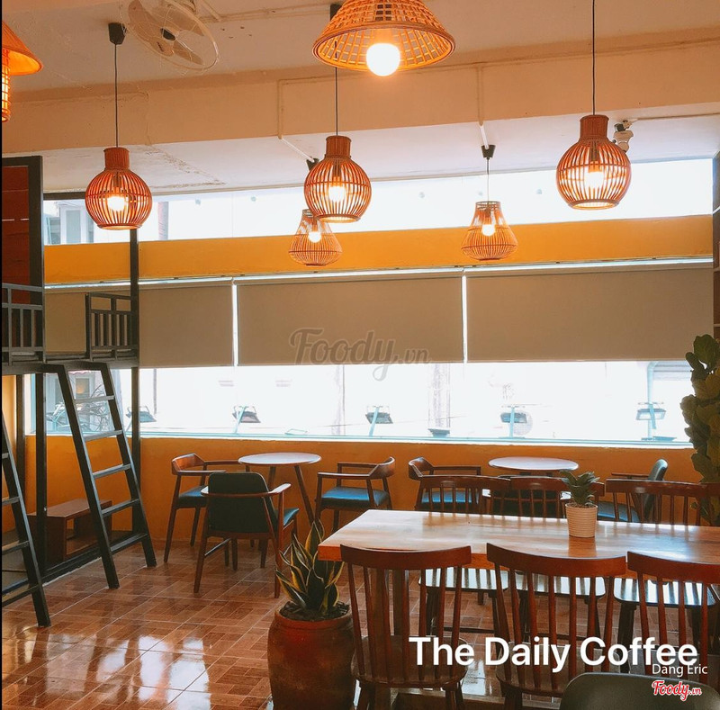 Tầng trên đèn mây và thang sắt