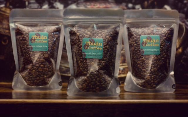 Roasted coffee beans at Thuận Cà Phê