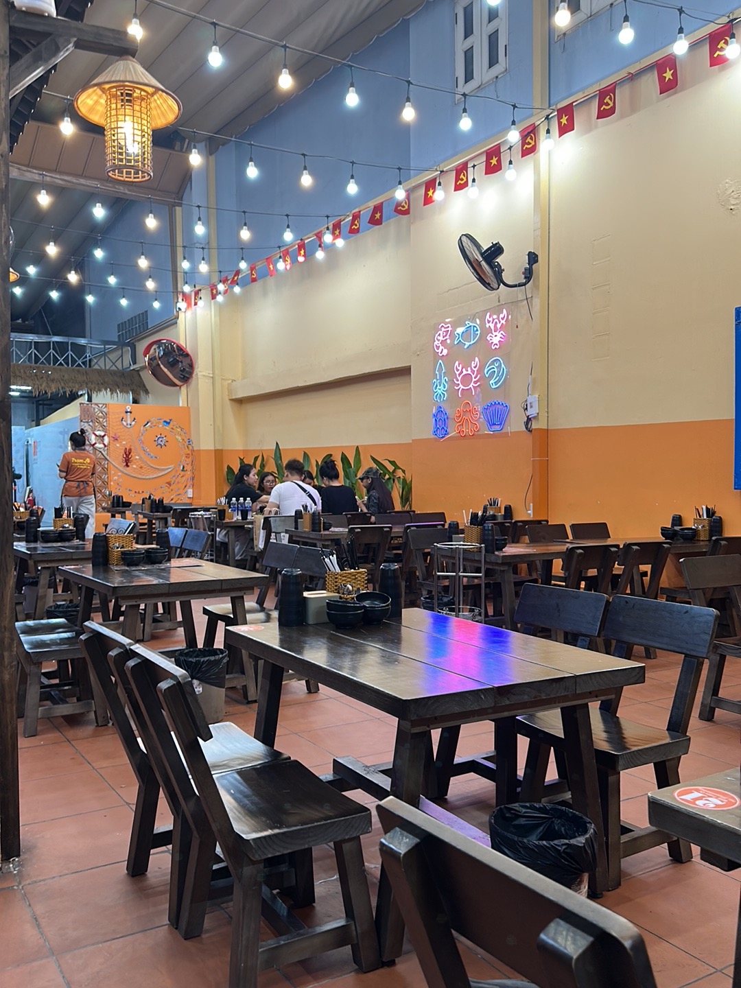 Inside Trạm Ốc, 300 Nguyen Thien Thuat