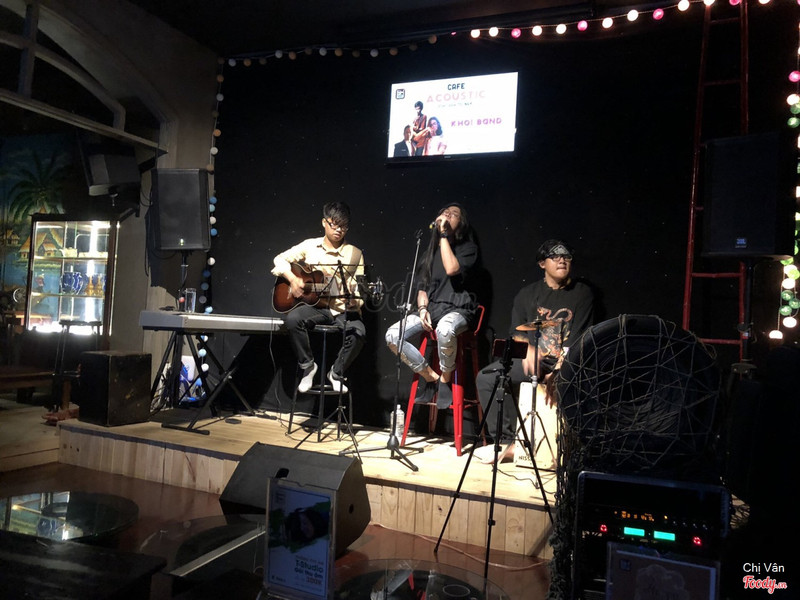 Sân khấu acoustic về đêm