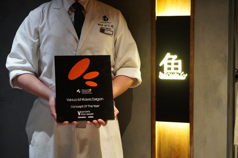 Bếp trưởng nâng tấm bảng Concept of the Year, Flavors Awards 2024